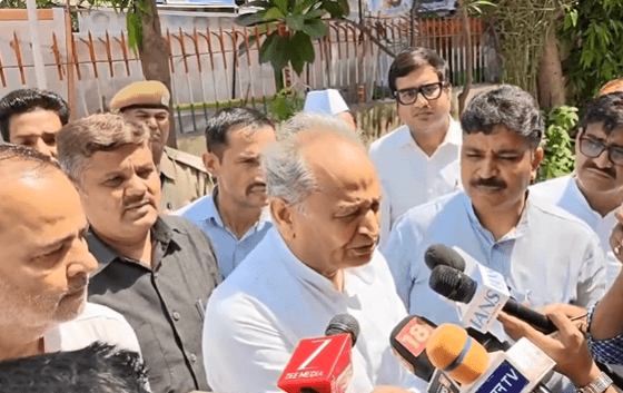 कैमरा विवाद पर पूर्व मुख्यमंत्री गहलोत का हमला, बोले— विधानसभा अध्यक्ष ने विपक्ष की जासूसी कराना बड़ा क्राइम, जांच होनी चाहिए