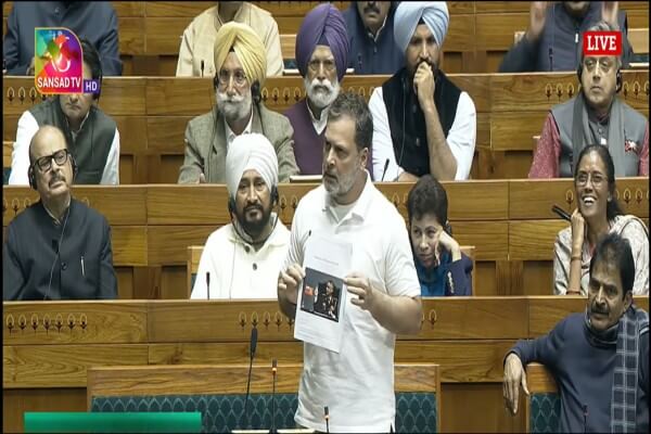 लोकसभा में राहुल गांधी के भाषण पर हंगामा, कार्यवाही तीन बार स्थगित