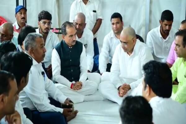 भाजपा प्रदेशाध्यक्ष मदन राठौड़ ने जल संसाधन मंत्री सुरेश सिंह रावत के पिता को दी श्रद्धांजलि, परिजनों से की मुलाकात