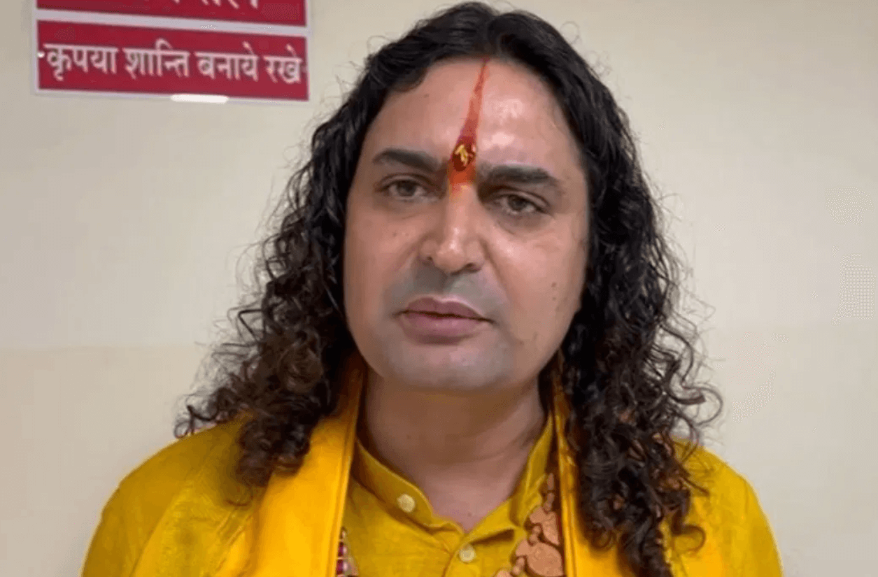 भाजपा विधायक स्वामी बालमुकुंद आचार्य ने लाउडस्पीकर की तेज आवाज पर जताई आपत्ति, कहा- पढ़ाई और मरीजों के लिए परेशानी का कारण