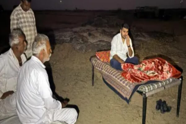 सोलर कंपनियों द्वारा खेजड़ी के अवैध को लेकर निर्दलीय विधायक रविन्द्र भाटी बैठे धरने पर, दोषियों पर कार्रवाई की मांग