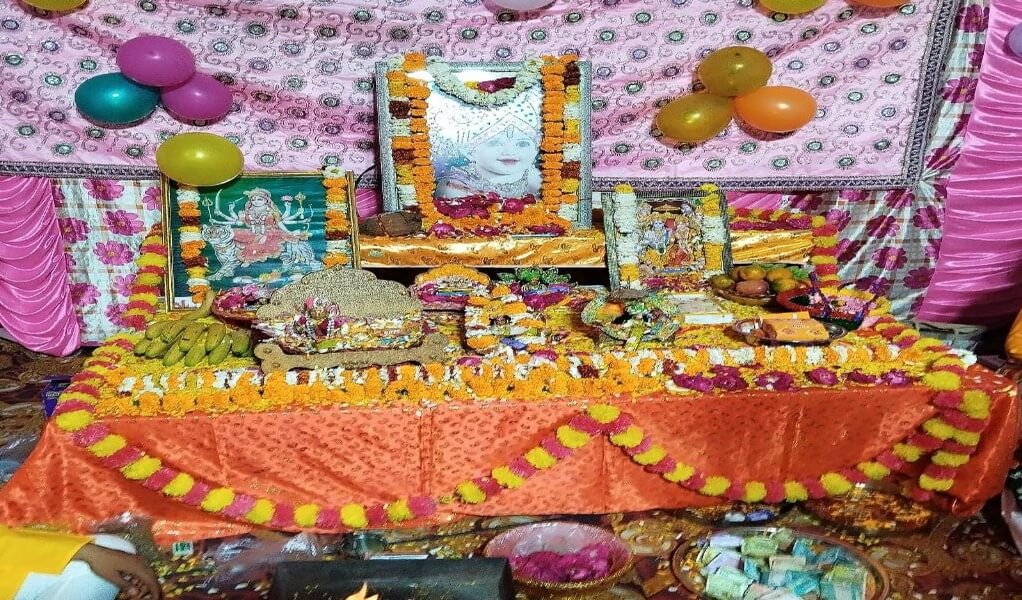 अशोक विहार कॉलोनी में फागोत्सव: श्याम बाबा के दरबार में झूमे भक्त, खेली फूलों की होली