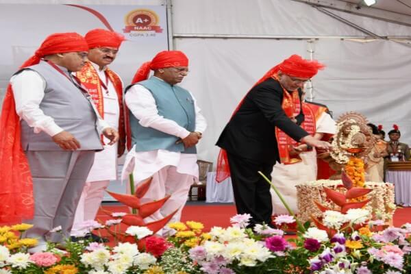 राजस्थान विश्वविद्यालय का 35 वां दीक्षांत समारोह आयोजित, उपराष्ट्रपति बोले- युवा ज्ञान का उपयोग विकसित भारत के निर्माण में करें