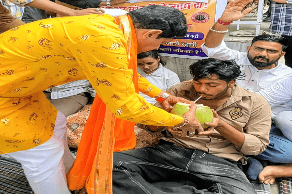 राजस्थानी भाषा की फीस को लेकर आंदोलन खत्म, भाजपा विधायक एवं यूनिवर्सिटी सिंडिकेट सदस्य गोपाल शर्मा ने कराया समाधान का भरोसा