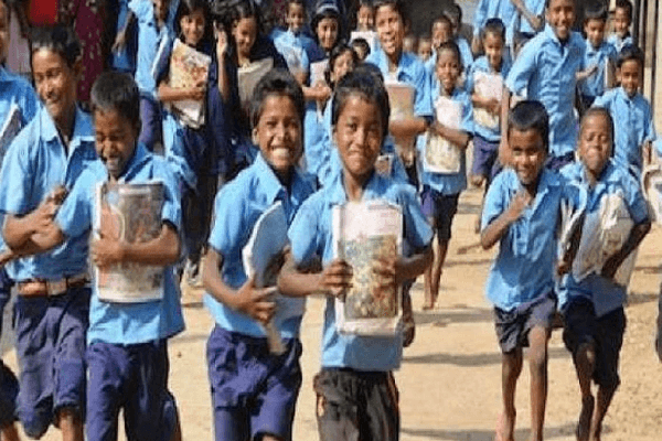 गुरुवार बनेगा ‘नो यूनिफॉर्म डे’, अब अपनी पसंद के कपड़ों में स्कूल जा सकेंगे विद्यार्थी