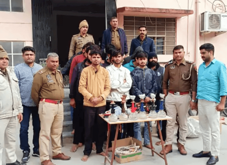 जयपुर प्रताप नगर के रूफ टॉप कैफे पर पुलिस की कार्रवाई, मैनेजर समेत तीन गिरफ्तार, 14 शांतिभंग में हिरासत