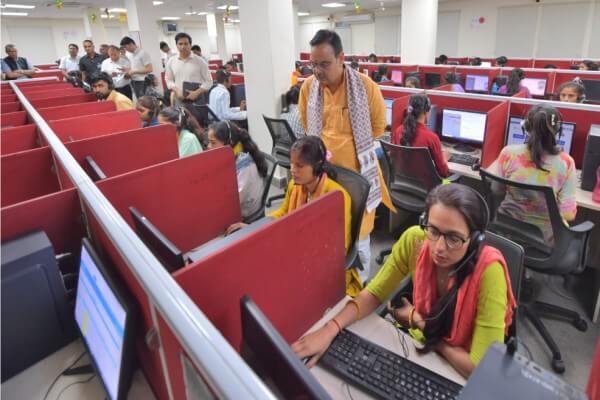 मुख्यमंत्री भजनलाल शर्मा पहुंचे हेल्पलाइन 181, फोन पर सुनीं शिकायतें, तुरंत मिला समाधान