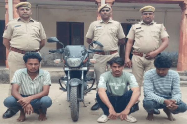 अजमेर: अलवर गेट थाना पुलिस ने पल्सर बाइक चोरी मामले में तीन गिरफ्तार, बाइक बरामद