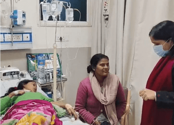 जेके लोन अस्पताल का औचक निरीक्षण: प्रमुख शासन गायत्री ए. राठौड़ नाराज़, मरीजों से बाहर दवा-जांच लिखने पर सख्त हिदायत