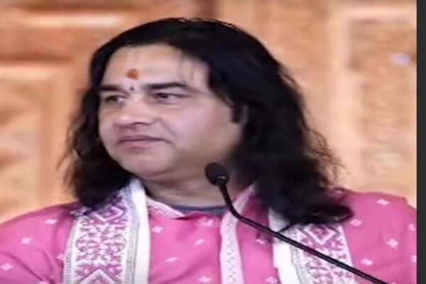 जयपुर में देवकीनंदन ठाकुर का संदेश: “धर्म रील्स से नहीं, रियल जीवन से बचेगा”—मोबाइल को बताया ‘नाश पिटारा’