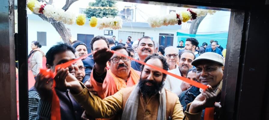 बागेश्वर धाम हनुमंत कथा आयोजन समिति का कार्यालय तपस्वी भवन में महंत श्याम सुंदर सेवा शरण देवाचार्य महाराज ने किया उद्घाटन