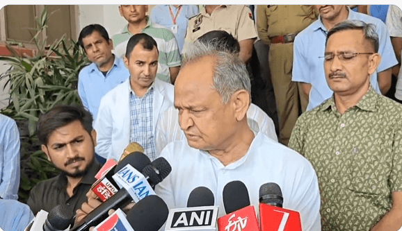 बिहार चुनाव पर अशोक गहलोत का बयान: पार्टी का आदेश निभाना हमारा धर्म, चुनाव आयोग की भूमिका पर उठाए सवाल