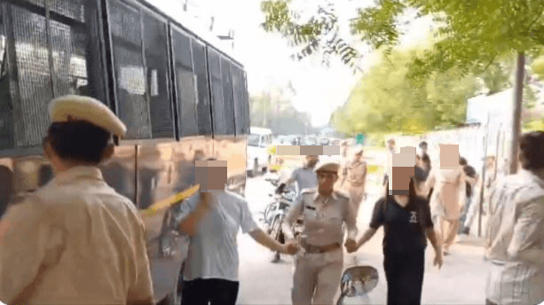 वन मोर स्पा पर पुलिस की कार्रवाई, 8 लड़कियों सहित 11 को किया गिरफ्तार