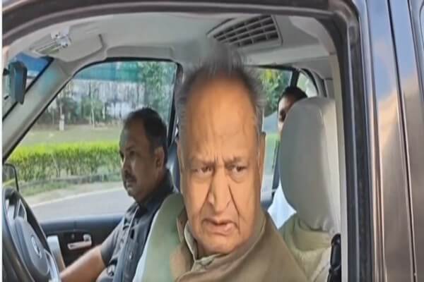 पूर्व मुख्यमंत्री अशोक गहलोत का आरोप — “चुनाव से पहले कोर्ट, CBI और ED अचानक एक्टिव क्यों हो जाते हैं ?”