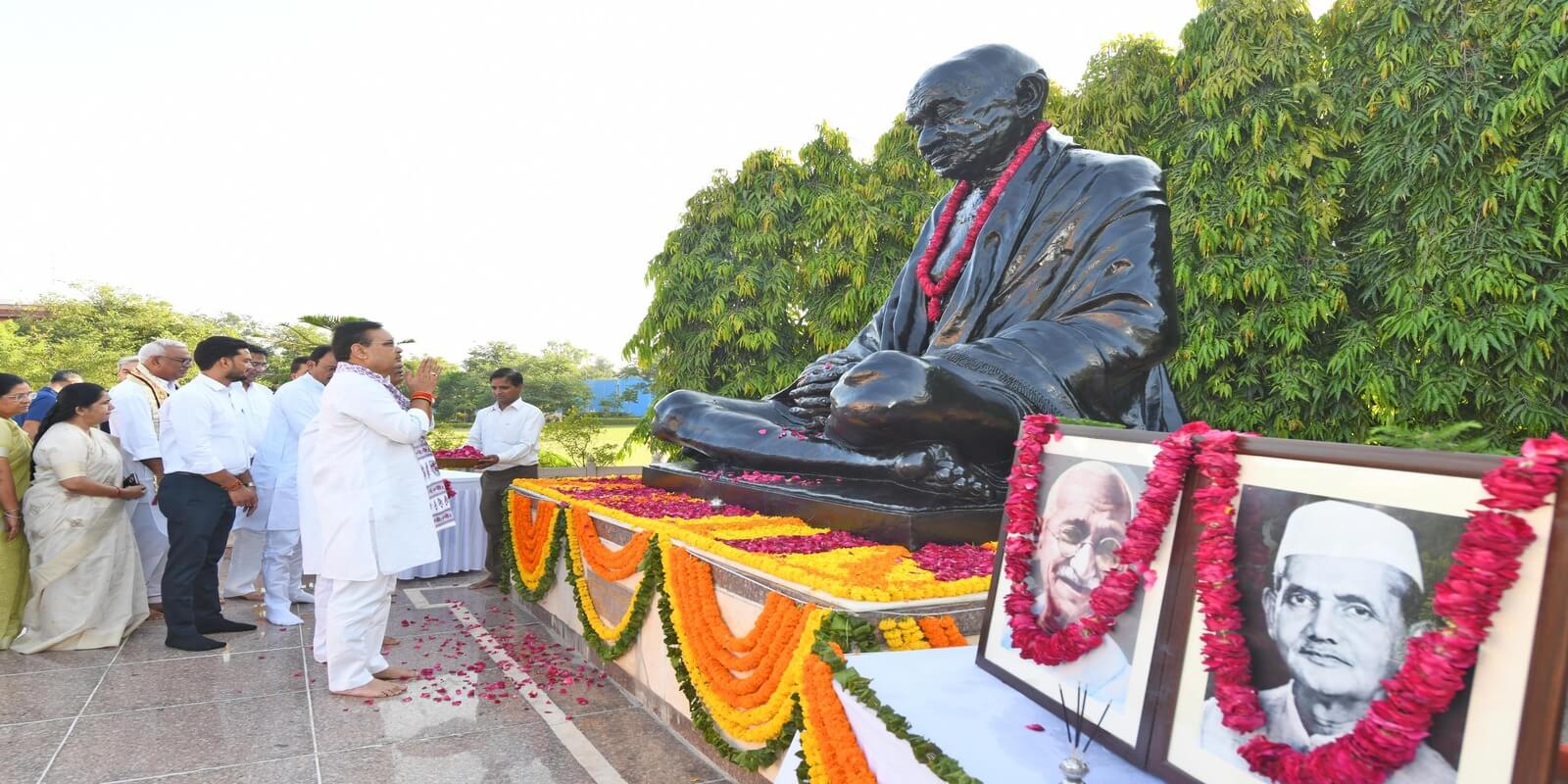 मुख्यमंत्री भजनलाल शर्मा ने गांधी जयंती पर शासन सचिवालय में महात्मा गांधी को दी श्रद्धांजलि