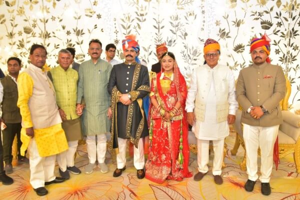 उप मुख्यमंत्री प्रेमचंद बैरवा ने जोधपुर में नवविवाहित आईपीएस दंपत्ति श्रीकृष्ण और अंशिका को दी शुभकामनाएं