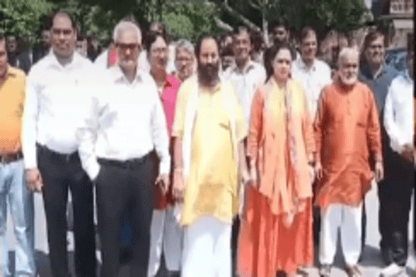 महंत श्यामसुंदर शरण देवाचार्य को सुरक्षा दिए जाने की मांग, ब्राह्मण महासभा ने कलक्टर एसपी को सौंपा ज्ञापन