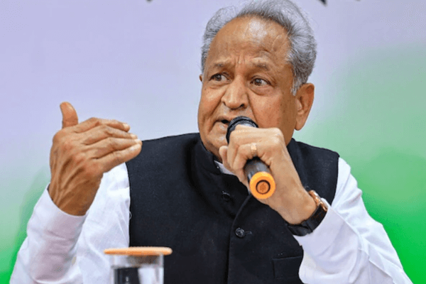 अशोक गहलोत का बड़ा बयान: “वसुंधरा राजे मुख्यमंत्री बनतीं तो मजा आता, बीजेपी ने मौका नहीं दिया”