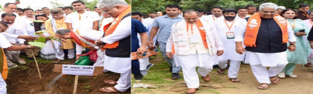 "हरियाली के साथ राष्ट्रवाद की प्रेरणा: मदन राठौड़ और भूपेंद्र यादव ने 'एक पेड़ मां के नाम' अभियान में किया पौधारोपण"