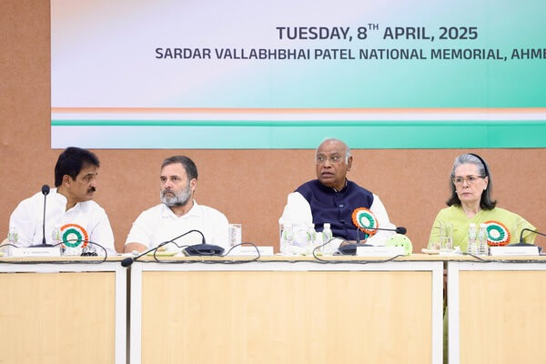 CWC बैठक में बोले राहुल: हम दलित, मुस्लिम और ब्राह्मण में उलझे रहे,ओबीसी हमारा साथ छोड़ गया, खड़गे ने भाजपा-संघ पर बोला हमला, कहा- गांधी का चश्मा चुरा सकते हैं, आदर्श नहीं