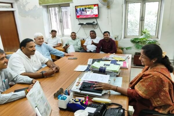पंचायत-निकाय चुनावों में हैंड पंप चिन्ह आवंटन की मांग को लेकर RLD प्रतिनिधिमंडल मिला चुनाव आयुक्त से
