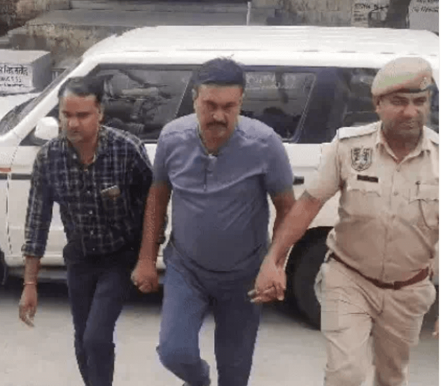  पूर्व सीएम अशोक गहलोत के पूर्व पीएसओ और बेटे को पेपर लीक मामले में एसओजी ने किया गिरफ्तार