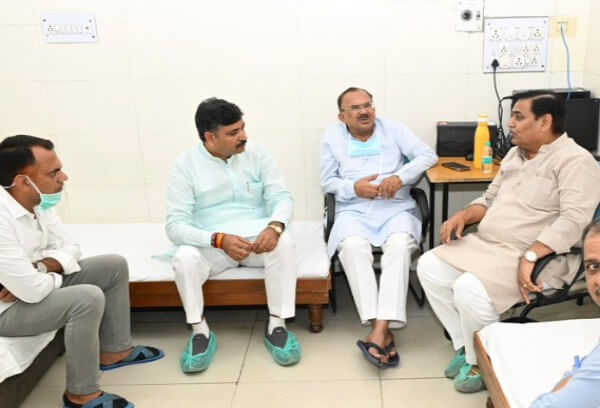 विधानसभा अध्यक्ष वासुदेव देवनानी की पत्नी इंद्रा देवी गंभीर, SMS अस्पताल में वेंटिलेटर पर: चिकित्सा मंत्री खींवसर ,प्रतिपक्ष नेता टीकाराम जूली और प्रदेश कांग्रेस अध्यक्ष डोटासरा पहुंचे हाल जानने