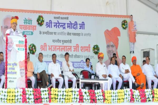 मुख्यमंत्री भजनलाल शर्मा का सीकर दौरा:बोले- 5 साल में 4 लाख सरकारी नौकरियां और 6 लाख निजी क्षेत्र में रोजगार, नशे के खिलाफ दर्ज हुए 6608 मुकदमे, 7800 से अधिक गिरफ्तारियां