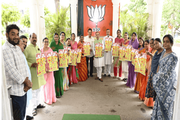 भाजपा अध्यक्ष मदन राठौड़ ने किया "रंगीलो सावन महोत्सव" का पोस्टर विमोचन, 15 जुलाई को महिला मोर्चा का भव्य आयोजन