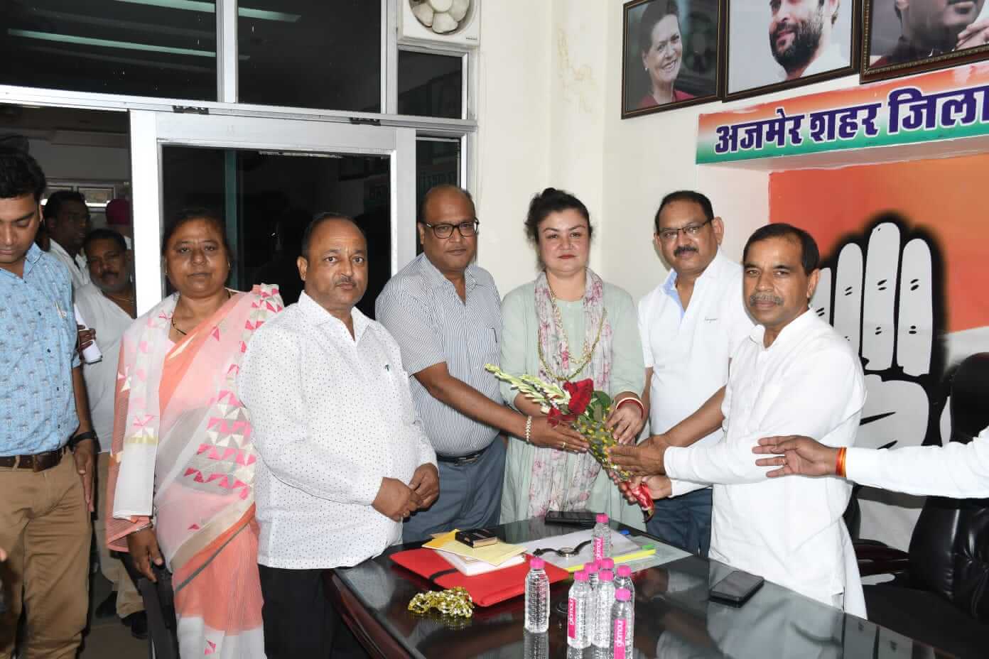 प्रदेश कांग्रेस प्रभारी मुकुल गोयल और रूबी खान से शहर कांग्रेस उत्तर के पदाधिकारी ने मुलाकात कर सौपा रिपोर्ट कार्ड