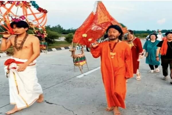 जापानी होशी टाकायकी बना बाला कुंभ गुरु मुनि,नंगे पांव कांवड़ यात्रा पर, गंगाजल लेकर पहुंचे देहरादून