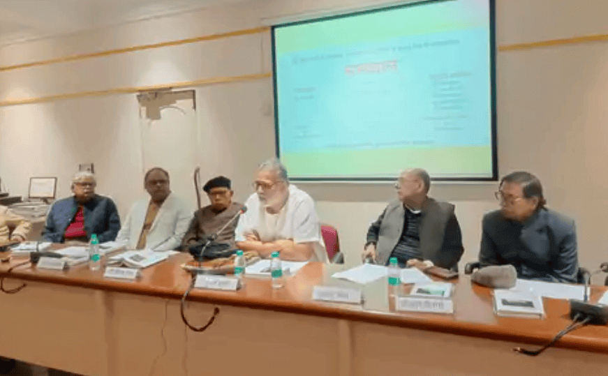 महात्मा गांधी के पड़पोते तुषार गांधी ने संघ परिवार पर साधा निशाना: 'महापुरुषों की प्रतिष्ठा पर हो रहा है हमला'