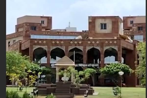 जयपुर की सीनियर टीचर कुंबोदिनी मीणा निलंबित, RGHS कार्ड से रिश्तेदारों को दिलाई मेडिकल सुविधा