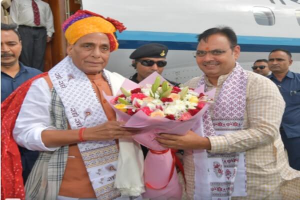 जयपुर पहुंचे रक्षा मंत्री राजनाथ सिंह, मुख्यमंत्री भजनलाल शर्मा ने किया स्वागत
