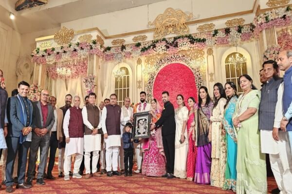 जयपुर में राष्ट्र सेविका समिति की प्रांत प्रचारिका ऋतु शर्मा के भाई के विवाह में तेलंगाना के संगठन महामंत्री चंद्रशेखर शामिल होकर नवविवाहितों को दी शुभकामनाएं