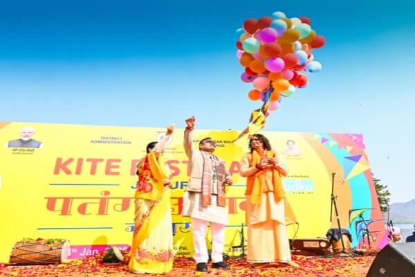 मुख्यमंत्री भजनलाल शर्मा ने पतंग उड़ाकर किया पतंग उत्सव का शुभारंभ, जलमहल की पाल पर दिखा रंग–उत्सव