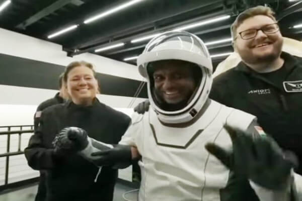 अंतरिक्ष से वापसी: शुभांशु शुक्ला सहित चार एस्ट्रोनॉट 18 दिन बाद पृथ्वी पर लौटे, पीएम मोदी ने दी बधाई