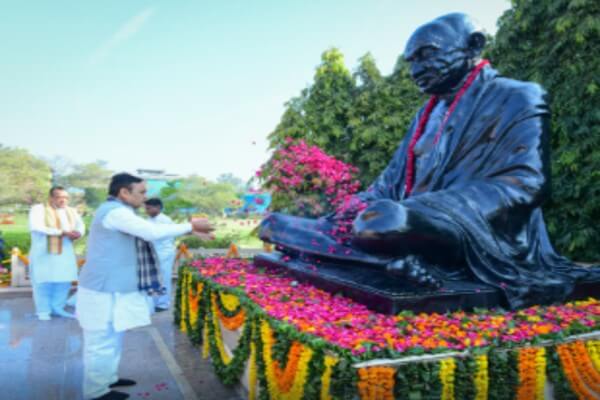 मुख्यमंत्री भजनलाल शर्मा ने शहीद दिवस पर महात्मा गांधी को दी श्रद्धांजलि, गांधी भजनों का किया श्रवण
