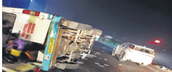प्रदेश में अलग-अलग सड़क हादसों ने ली 13 जिंदगियां, एंबुलेंस पलटने से दो भाइयों की मौत, कई गंभीर घायल