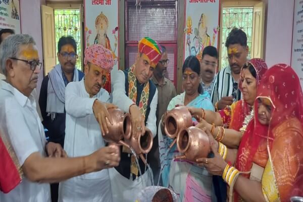 आंतेड़ की बगीची में गूंजे 'हर हर महादेव' के जयकारे, सहस्त्र धारा में जुटे कांग्रेस-भाजपा नेता और श्रद्धालु