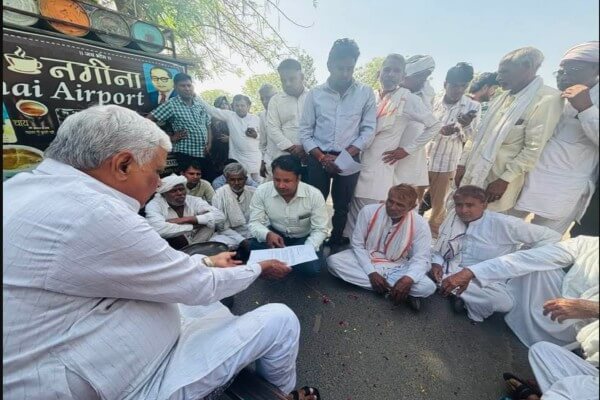 जनता के बीच कृषि मंत्री: एयरपोर्ट रोड की चाय थड़ी पर सुनवाई करते दिखे डॉ. किरोड़ी लाल मीणा