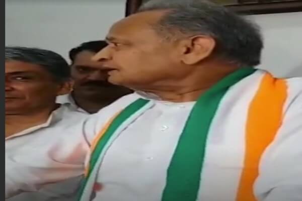 एसआई भर्ती परीक्षा पर हाईकोर्ट फैसले को लेकर पूर्व मुख्यमंत्री गहलोत का पलटवार: मेरी सरकार को गिराने में डॉ.किरोड़ी और बेनीवाल थे एक साथ 