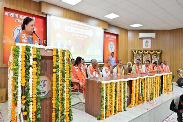 “वफ़ादारों को ही मिले राजनीतिक नियुक्तियाँ, अवसरवादियों को नहीं” — वसुंधरा राजे का सख्त संदेश