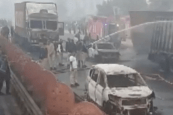 जयपुर: भांकरोटा में केमिकल टैंकर हादसा, 7 की मौत, 40 गाड़ियां जलकर खाक, अजमेर हाईवे जाम