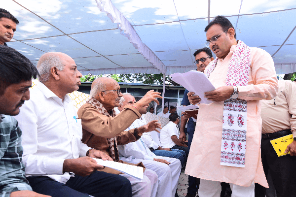 मुख्यमंत्री भजनलाल शर्मा ने की जनसुनवाई, अधिकारियों को दिए निर्देश — आमजन की परिवेदनाओं का निस्तारण प्राथमिकता से करें