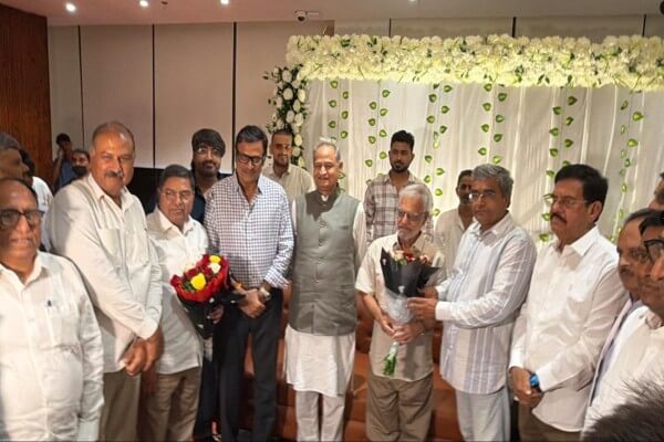 कांस्टीट्यूशन क्लब में डॉ. सीपी जोशी के जन्मदिन समारोह में पहुंचे राजेंद्र राठौड़ और लालचंद कटारिया दी शुभकामनाएं,गहलोत भी मौजूद रहे