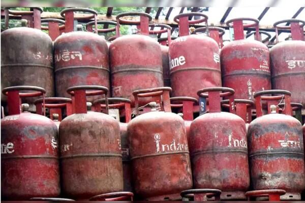 10 लाख से ज्यादा आय वालों को नहीं मिलेगी LPG सब्सिडी, ऑयल कंपनियों ने शुरू किया सत्यापन अभियान