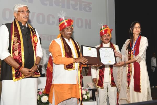 कृषि विश्वविद्यालय जोधपुर का सप्तम दीक्षांत समारोह: राज्यपाल हरिभाऊ बागडे बोले- ज्ञान का प्रकाश समाज तक पहुंचाना युवाओं का दायित्व