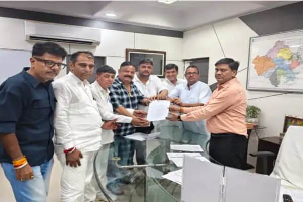 VLTD और ई-डिटेक्शन चालान के विरोध में ट्रांसपोर्टरों की हड़ताल खत्म: परिवहन विभाग से लिखित सहमति के बाद काम पर लौटेंगे वाहन