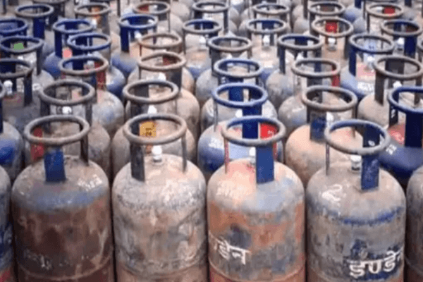 एलपीजी कॉमर्शियल सिलेंडर में ₹993 की भारी बढ़ोतरी, राजस्थान में अब  मिलेगा ₹3099